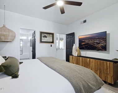7009 E Acoma Drive - Photo Thumbnail 10