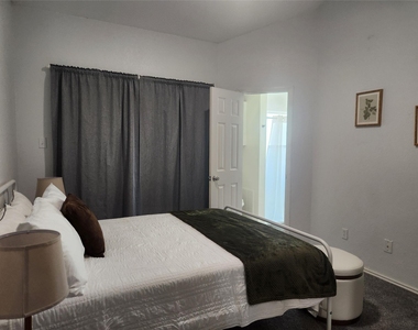 4800 W Lovers Lane - Photo Thumbnail 1