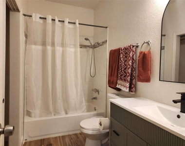 4800 W Lovers Lane - Photo Thumbnail 19