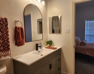 4800 W Lovers Lane - Photo Thumbnail 20