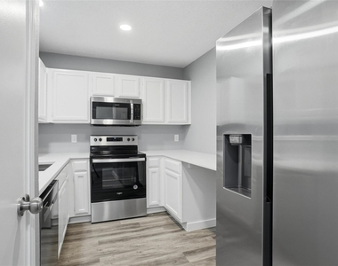 1728 Hackamore Street - Photo Thumbnail 4