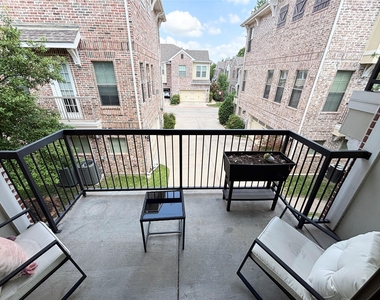 2016 Azure Pointe - Photo Thumbnail 18