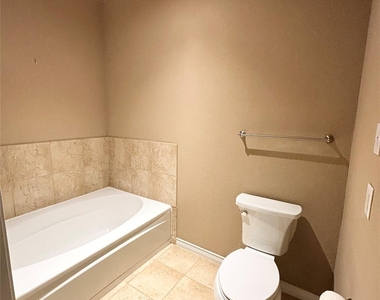 2016 Azure Pointe - Photo Thumbnail 9