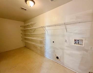 2732 Ingram Circle - Photo Thumbnail 9