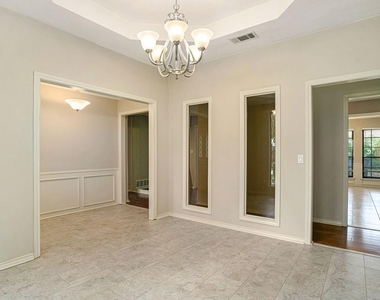 802 Pebblebrook Drive - Photo Thumbnail 8