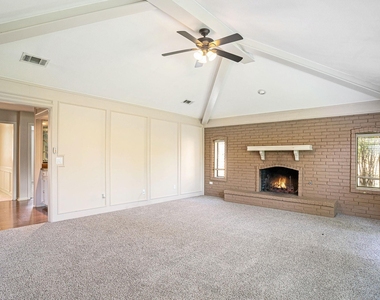 802 Pebblebrook Drive - Photo Thumbnail 2