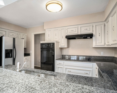 802 Pebblebrook Drive - Photo Thumbnail 12