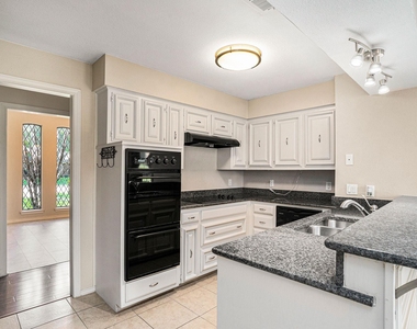 802 Pebblebrook Drive - Photo Thumbnail 11