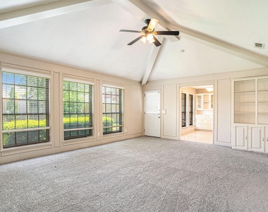 802 Pebblebrook Drive - Photo Thumbnail 4