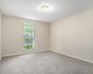 802 Pebblebrook Drive - Photo Thumbnail 16