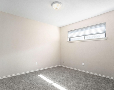 802 Pebblebrook Drive - Photo Thumbnail 14