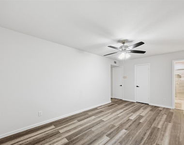 11410 Park Central Place - Photo Thumbnail 24