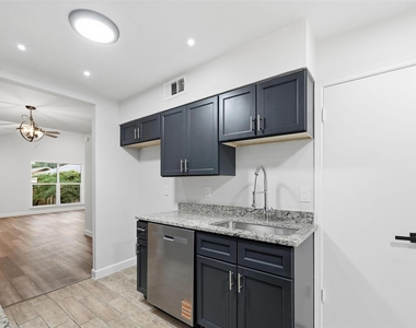 11410 Park Central Place - Photo Thumbnail 14