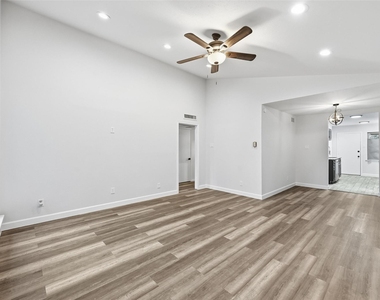 11410 Park Central Place - Photo Thumbnail 6