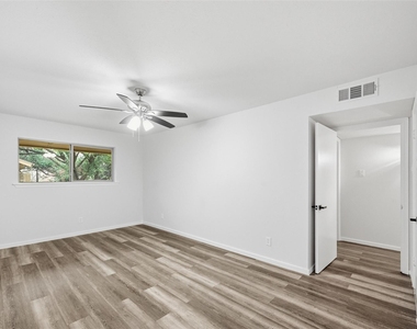 11410 Park Central Place - Photo Thumbnail 27