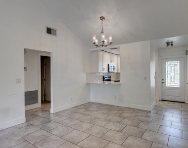 5770 Se Wilsie Drive - Photo Thumbnail 3