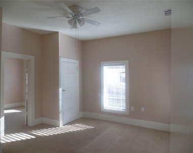 1608 Byrne Street - Photo Thumbnail 4