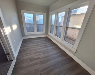 1026 Jeanette Street - Photo Thumbnail 3