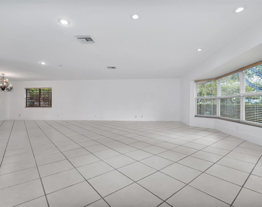 2427 Sea Island Drive - Photo Thumbnail 10