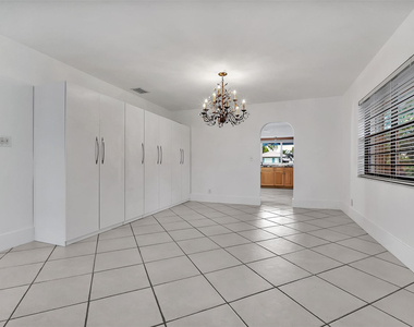 2427 Sea Island Drive - Photo Thumbnail 14