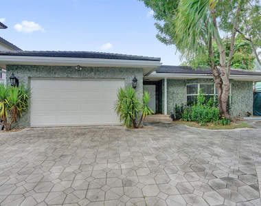 2427 Sea Island Drive - Photo Thumbnail 2