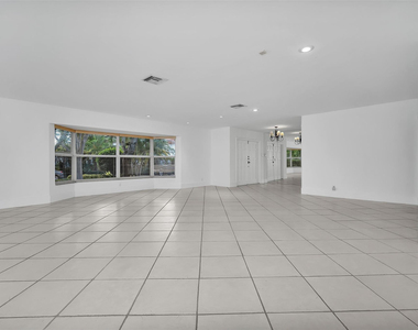 2427 Sea Island Drive - Photo Thumbnail 12