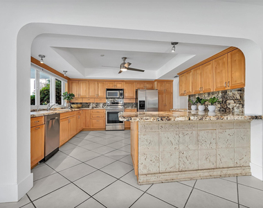 2427 Sea Island Drive - Photo Thumbnail 18