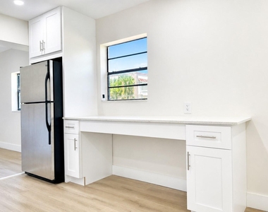913 N 18th Street - Photo Thumbnail 9