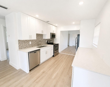 913 N 18th Street - Photo Thumbnail 1