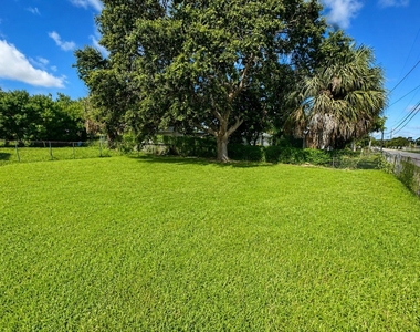 913 N 18th Street - Photo Thumbnail 5