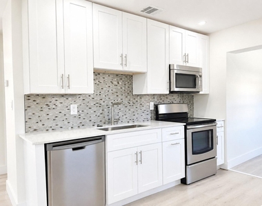 913 N 18th Street - Photo Thumbnail 2
