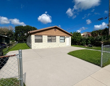 913 N 18th Street - Photo Thumbnail 12