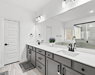 1717 Canals Drive - Photo Thumbnail 13