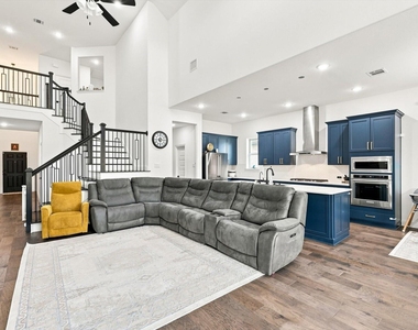 1717 Canals Drive - Photo Thumbnail 6
