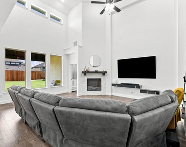 1717 Canals Drive - Photo Thumbnail 7
