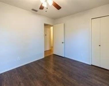 1512 Jabbet Drive - Photo Thumbnail 5