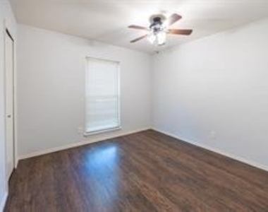 1512 Jabbet Drive - Photo Thumbnail 15