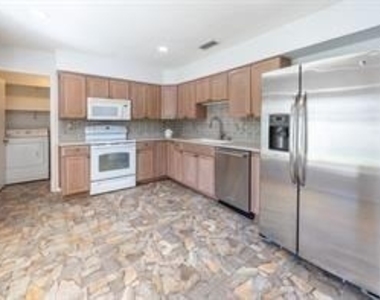 1512 Jabbet Drive - Photo Thumbnail 9