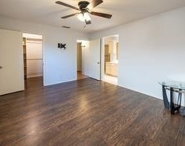 1512 Jabbet Drive - Photo Thumbnail 10
