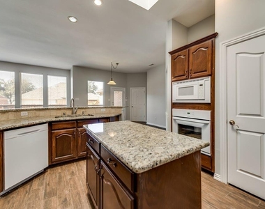 4911 Lakeland Drive - Photo Thumbnail 13