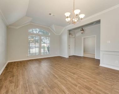 4911 Lakeland Drive - Photo Thumbnail 7