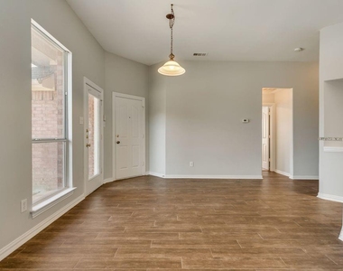 4911 Lakeland Drive - Photo Thumbnail 10