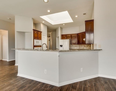 4911 Lakeland Drive - Photo Thumbnail 11
