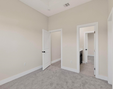 100 Diamond T Ranch Road - Photo Thumbnail 19