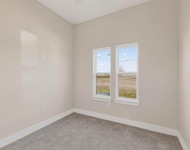 100 Diamond T Ranch Road - Photo Thumbnail 18