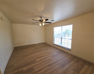 10945 Hawks Landing Road - Photo Thumbnail 16