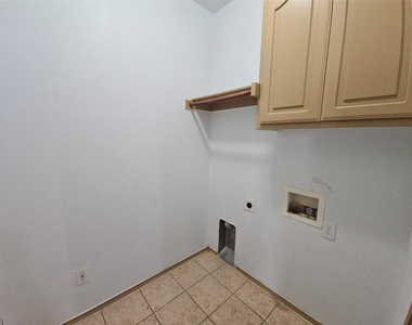 10945 Hawks Landing Road - Photo Thumbnail 7