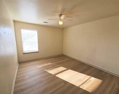 10945 Hawks Landing Road - Photo Thumbnail 19