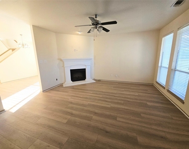 10945 Hawks Landing Road - Photo Thumbnail 3