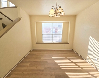 10945 Hawks Landing Road - Photo Thumbnail 2